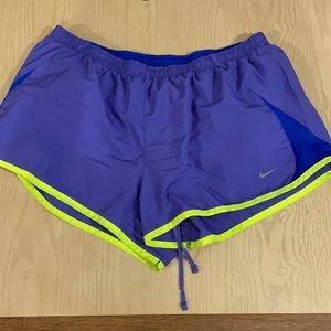 nike women short size xl